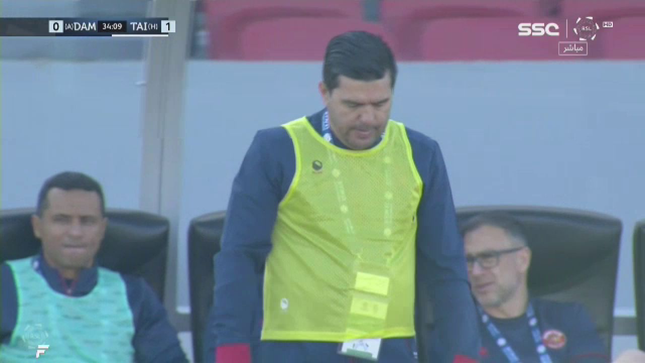 S-a dat autogolul anului în meciul dintre Mirel Rădoi și Cosmin Contra! Faza care l-a lăsat „mască” pe fostul antrenor de la Craiova _10