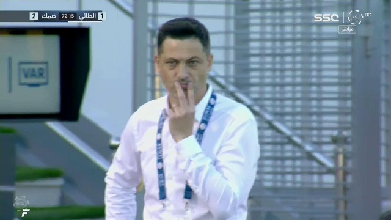 S-a dat autogolul anului în meciul dintre Mirel Rădoi și Cosmin Contra! Faza care l-a lăsat „mască” pe fostul antrenor de la Craiova _11