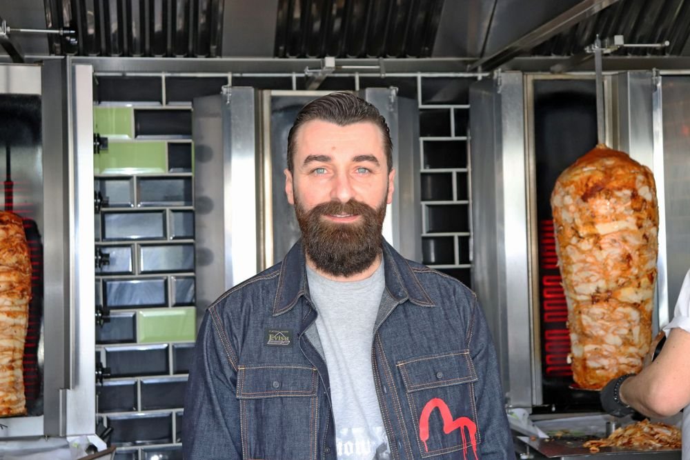 De la goluri la shaorma cu de toate! Elis Bakaj: 