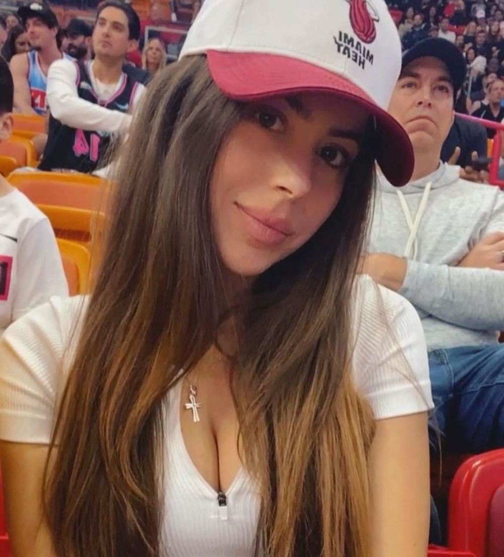 Profesoara de limba engleză, interzisă de soțiile fotbaliștilor din Premier League. Cât de bine arată tânăra care stârnește gelozii_36