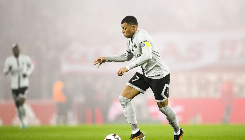 Kylian Mbappe, din nou! Atacantul francez i-a adus victoria lui PSG în prelungiri cu Brest! A înscris golul 3.000 al clubului în Ligue 1 din pasa lui Messi _3