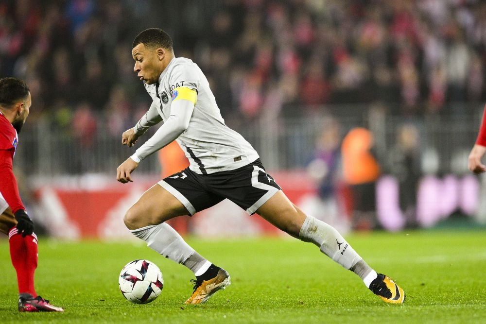 Kylian Mbappe, din nou! Atacantul francez i-a adus victoria lui PSG în prelungiri cu Brest! A înscris golul 3.000 al clubului în Ligue 1 din pasa lui Messi _4