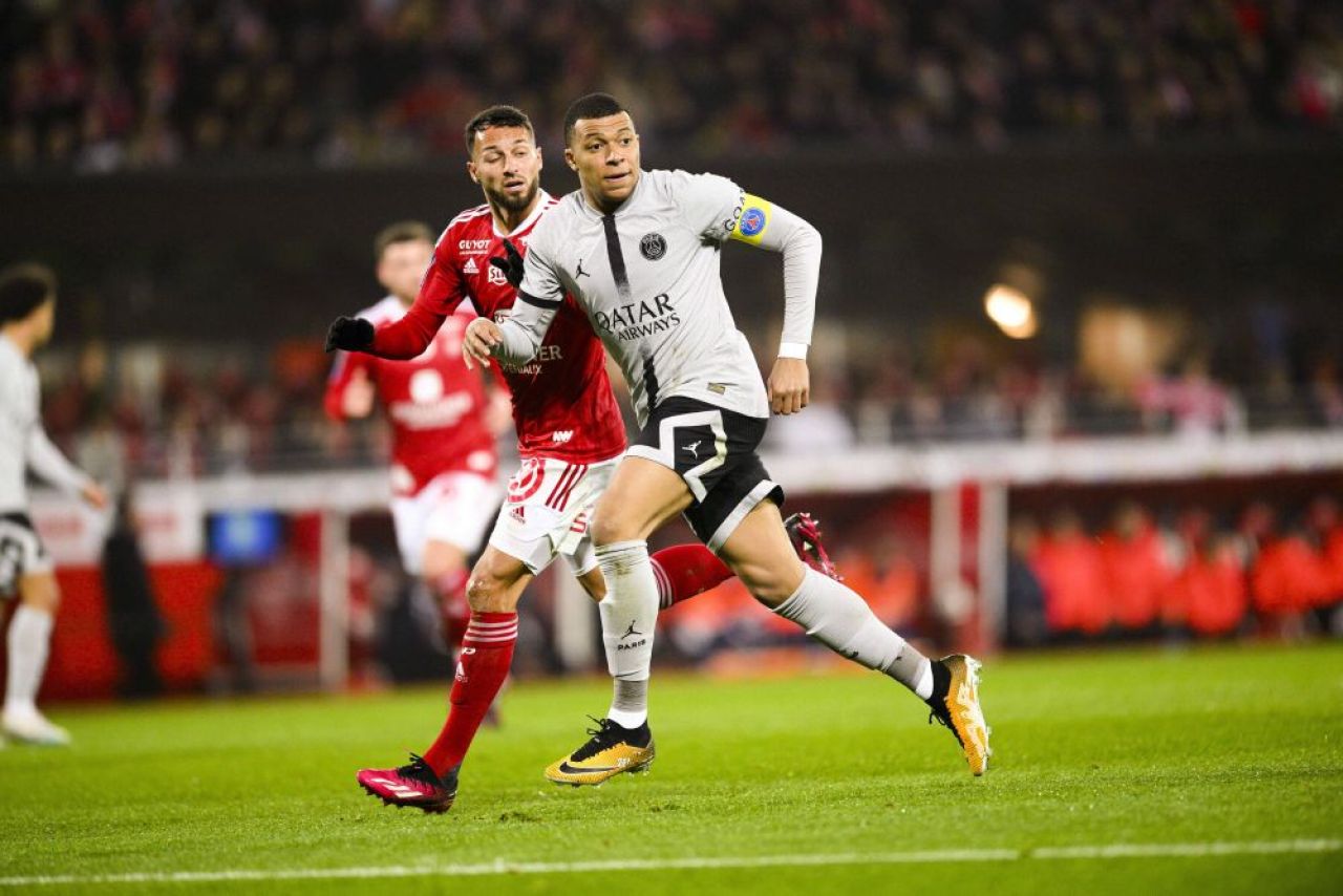 Kylian Mbappe, din nou! Atacantul francez i-a adus victoria lui PSG în prelungiri cu Brest! A înscris golul 3.000 al clubului în Ligue 1 din pasa lui Messi _5