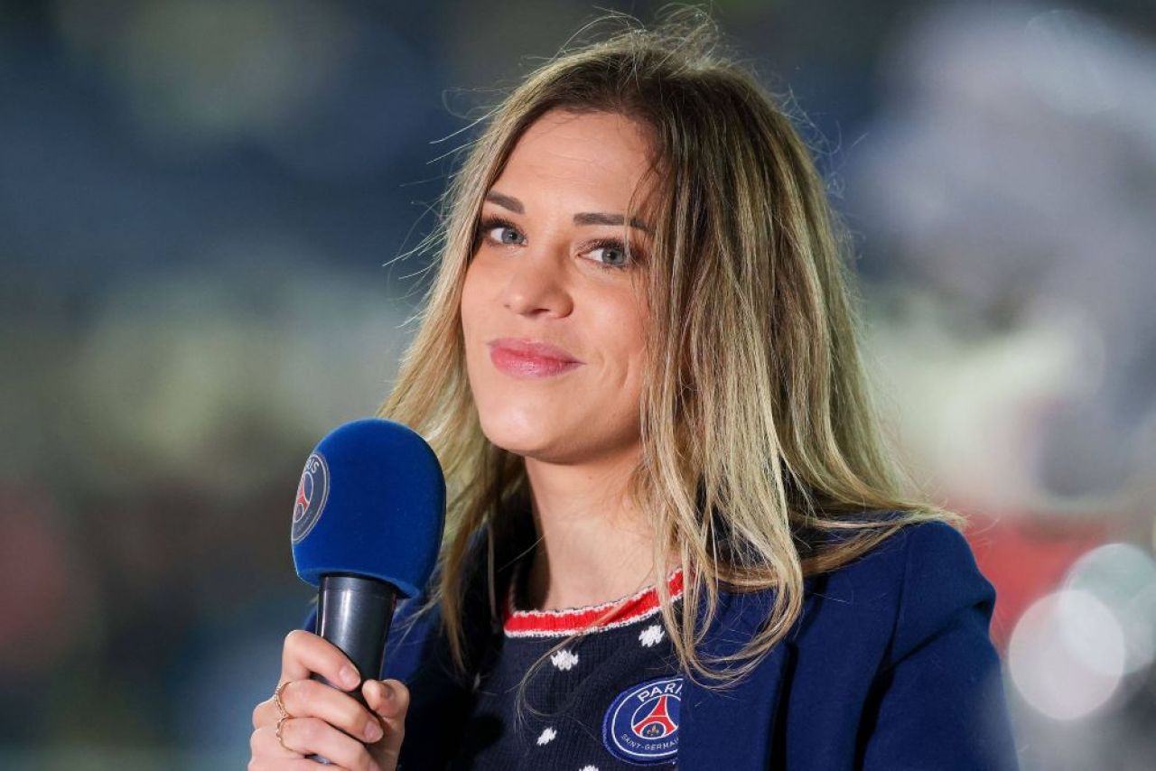 Ea este ziaristă de casă a lui PSG! Cine este frumoasa jurnalistă care face interviuri cu Lionel Messi sau Kylian Mbappe_15