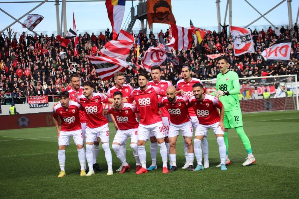 Dinamo - Poli Timișoara 1-1 și ”câinii” lui Ovidiu Burcă sunt în play-off după un thriller pe ”Arcul de Triumf”! Fanii au aruncat cu scaune pe teren_2