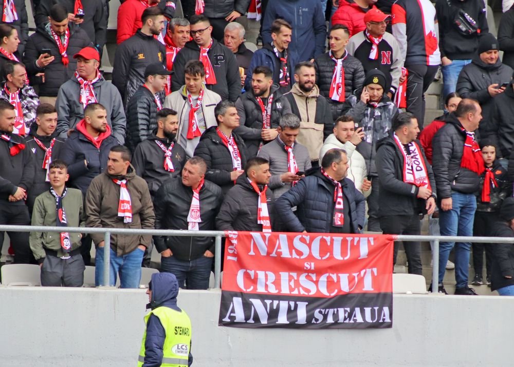 Dinamo - Poli Timișoara 1-1 și ”câinii” lui Ovidiu Burcă sunt în play-off după un thriller pe ”Arcul de Triumf”! Fanii au aruncat cu scaune pe teren_7