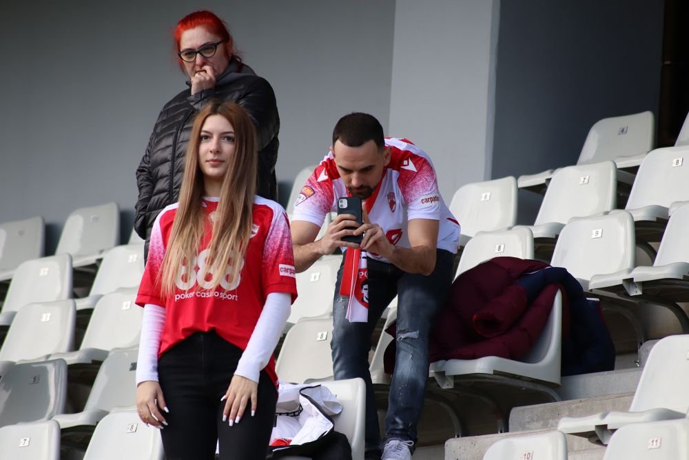 Dinamo - Poli Timișoara 1-1 și ”câinii” lui Ovidiu Burcă sunt în play-off după un thriller pe ”Arcul de Triumf”! Fanii au aruncat cu scaune pe teren_9