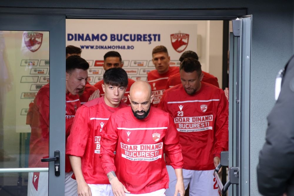 Dinamo - Poli Timișoara 1-1 și ”câinii” lui Ovidiu Burcă sunt în play-off după un thriller pe ”Arcul de Triumf”! Fanii au aruncat cu scaune pe teren_13