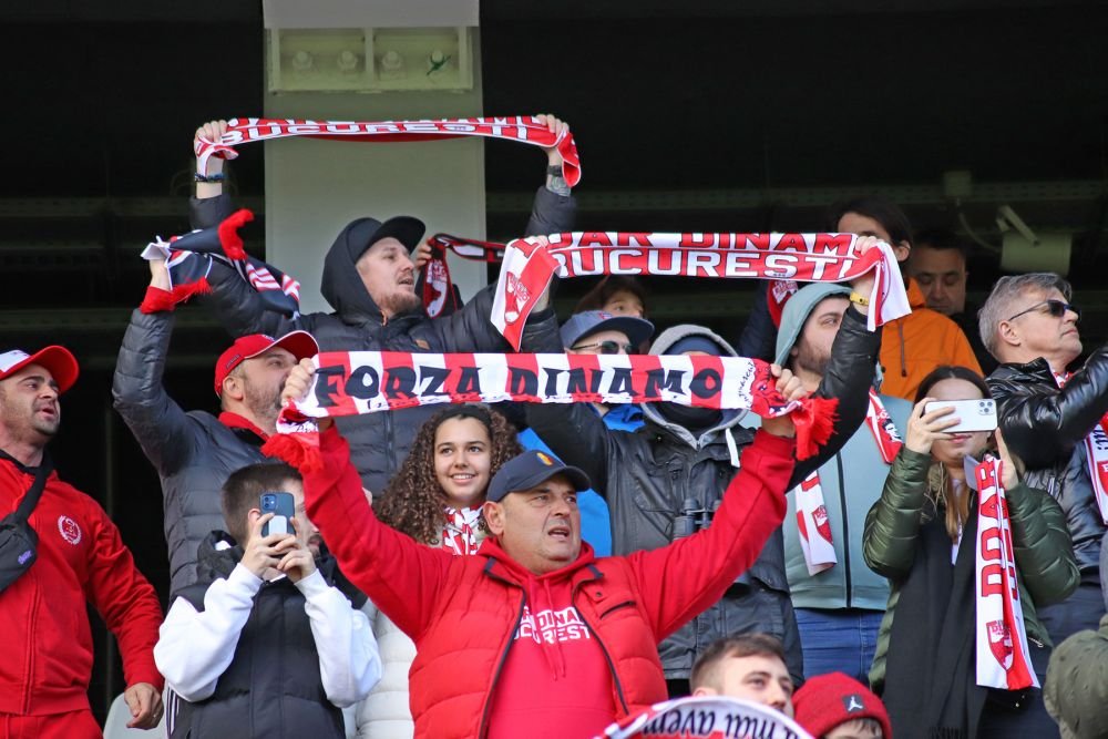 Dinamo - Poli Timișoara 1-1 și ”câinii” lui Ovidiu Burcă sunt în play-off după un thriller pe ”Arcul de Triumf”! Fanii au aruncat cu scaune pe teren_25