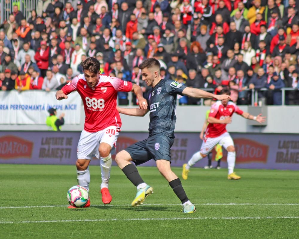 Dinamo - Poli Timișoara 1-1 și ”câinii” lui Ovidiu Burcă sunt în play-off după un thriller pe ”Arcul de Triumf”! Fanii au aruncat cu scaune pe teren_39