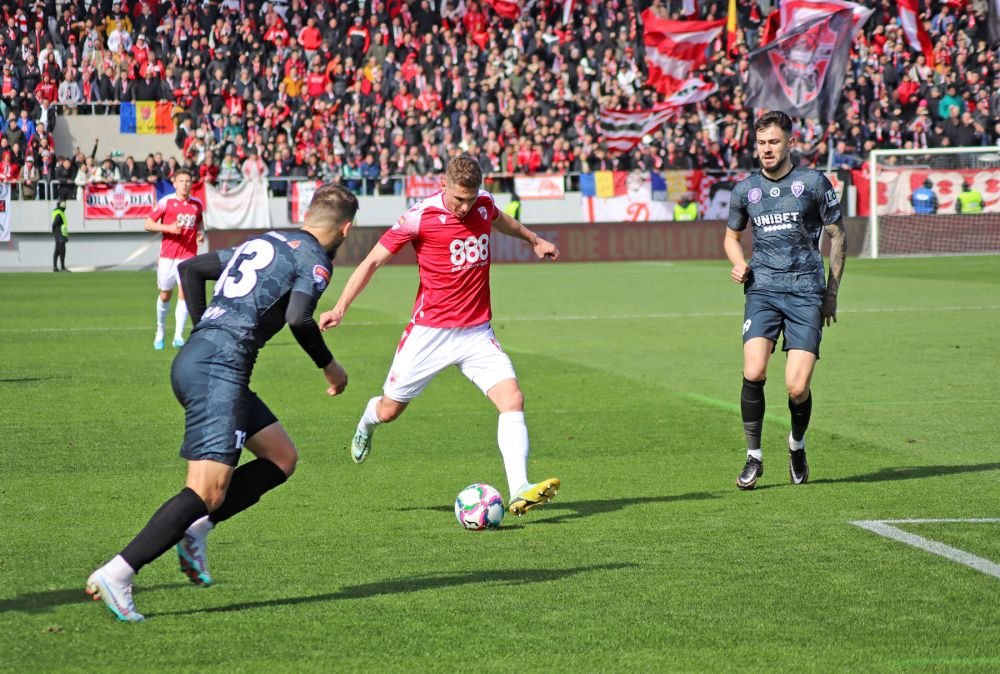 Dinamo - Poli Timișoara 1-1 și ”câinii” lui Ovidiu Burcă sunt în play-off după un thriller pe ”Arcul de Triumf”! Fanii au aruncat cu scaune pe teren_42