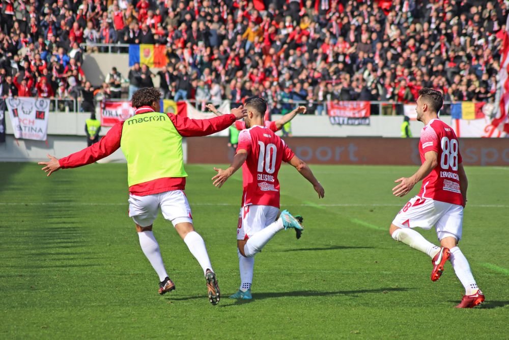 Dinamo - Poli Timișoara 1-1 și ”câinii” lui Ovidiu Burcă sunt în play-off după un thriller pe ”Arcul de Triumf”! Fanii au aruncat cu scaune pe teren_47