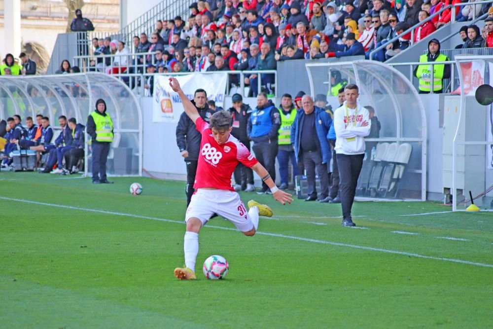 Dinamo - Poli Timișoara 1-1 și ”câinii” lui Ovidiu Burcă sunt în play-off după un thriller pe ”Arcul de Triumf”! Fanii au aruncat cu scaune pe teren_64