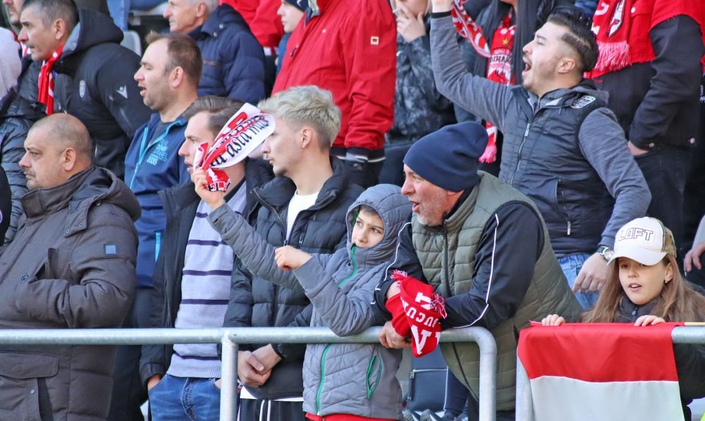 Dinamo - Poli Timișoara 1-1 și ”câinii” lui Ovidiu Burcă sunt în play-off după un thriller pe ”Arcul de Triumf”! Fanii au aruncat cu scaune pe teren_66