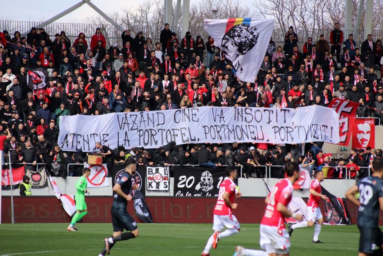 Cum s-au șicanat galeriile lui Dinamo și Poli Timișioara. Bănățenii, ajutați de fanii rapidiști în deplasarea la București_14