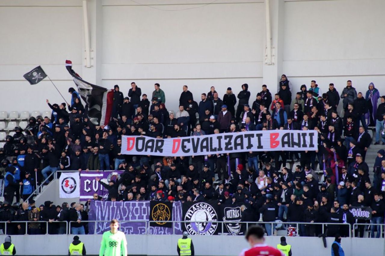 Cum s-au șicanat galeriile lui Dinamo și Poli Timișioara. Bănățenii, ajutați de fanii rapidiști în deplasarea la București_25