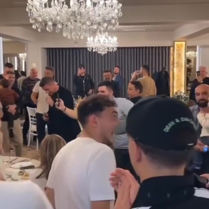 Dinamo a sărbătorit calificarea în play-off cu lăutari și înjurături la adresa Stelei: 