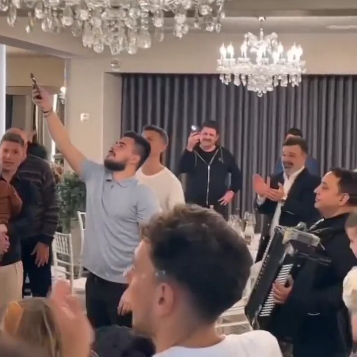 Dinamo a sărbătorit calificarea în play-off cu lăutari și înjurături la adresa Stelei: 