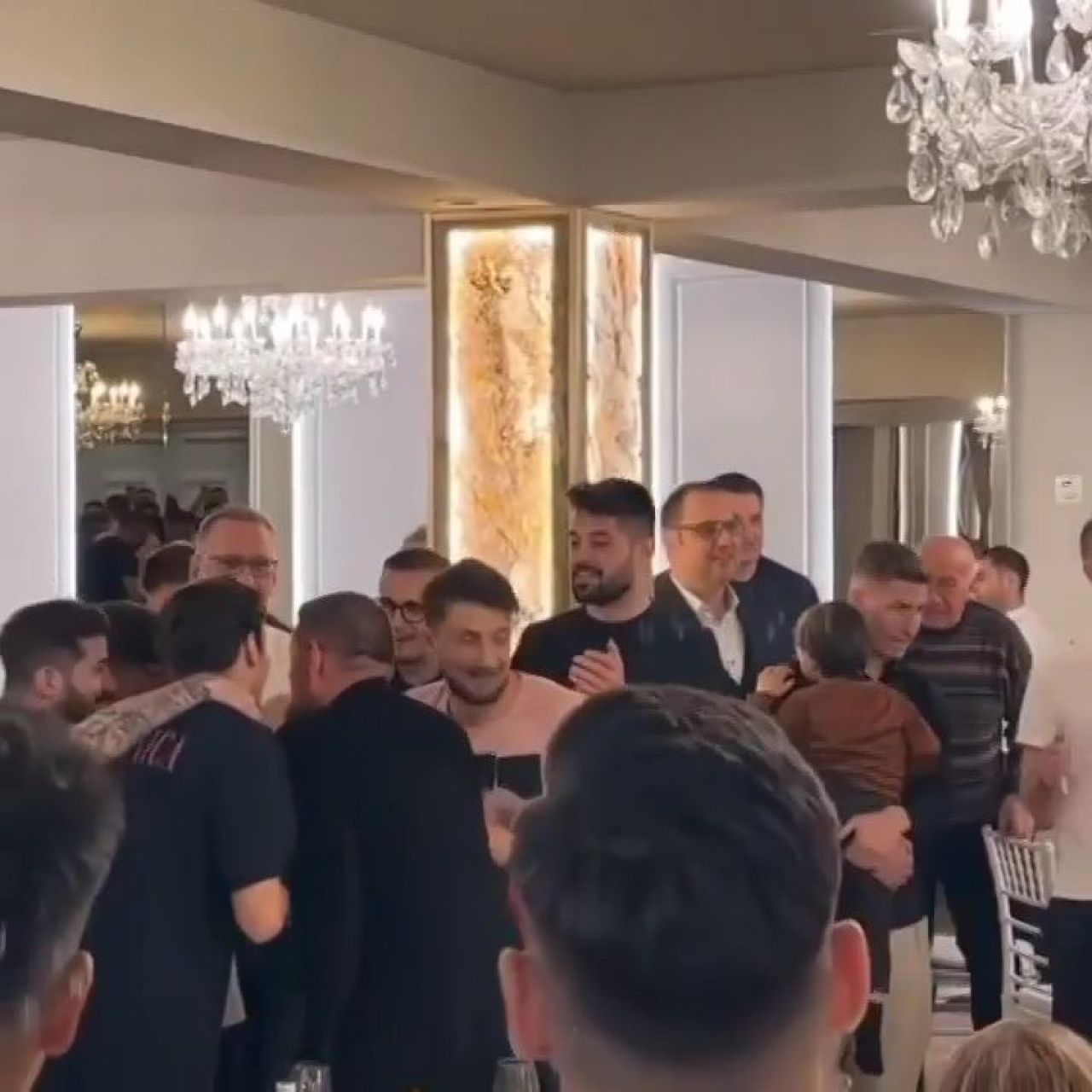 Dinamo a sărbătorit calificarea în play-off cu lăutari și înjurături la adresa Stelei: