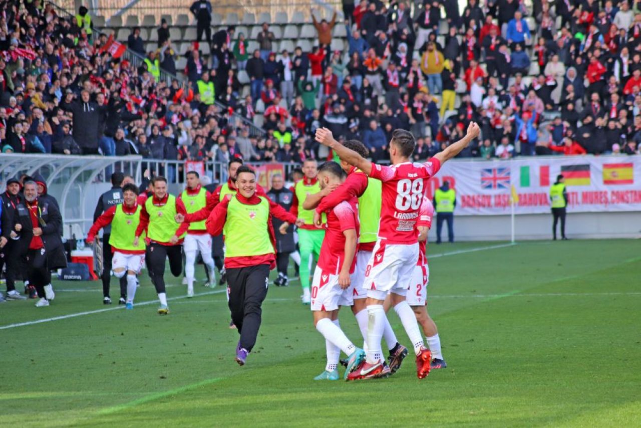Dinamo, îndemnată să-și tempereze ambițiile.