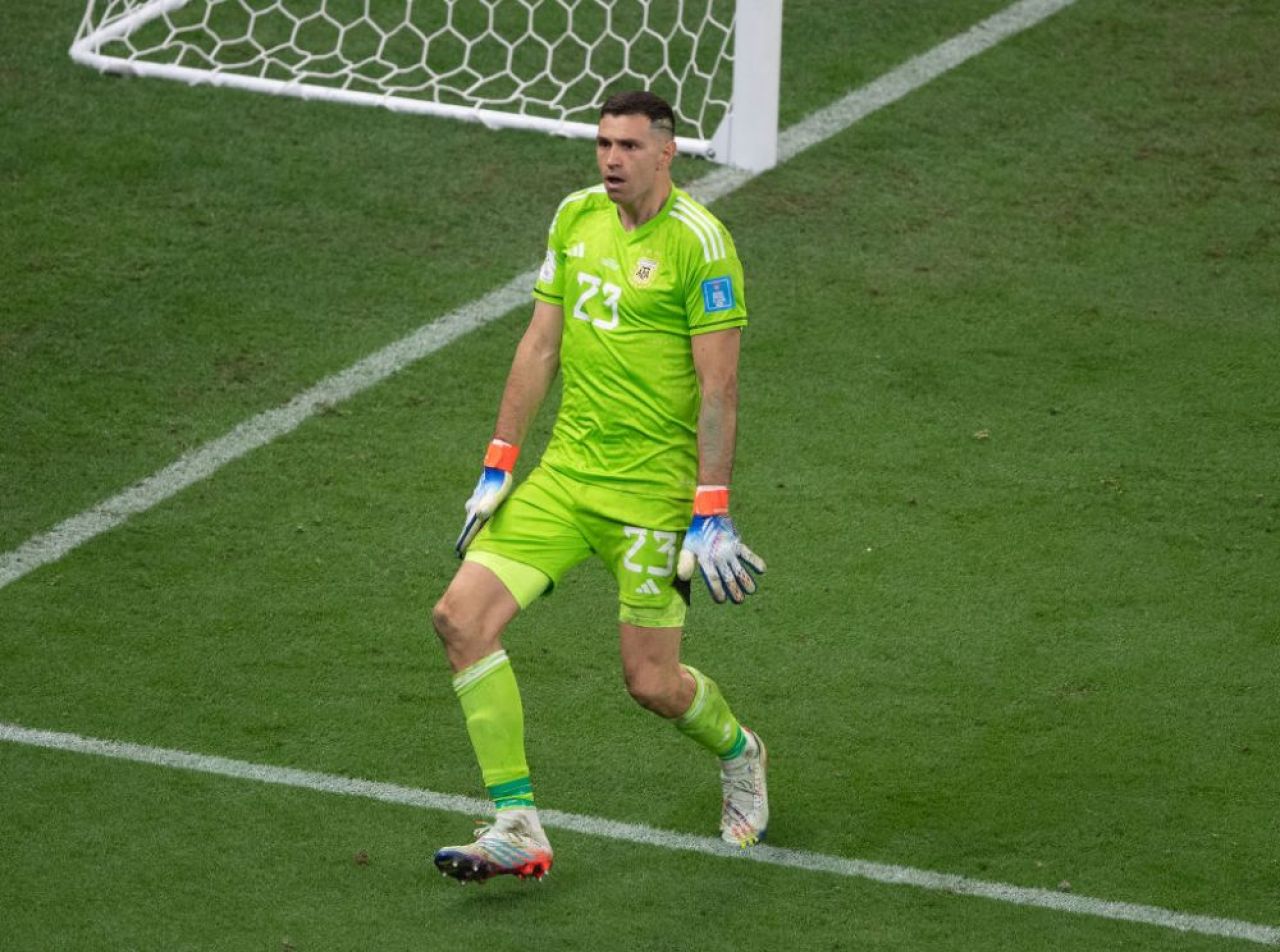 Suma impresionantă pentru care eu fost vândute mănuşile lui Emiliano Martinez din finala CM! Banii vor fi donați_4