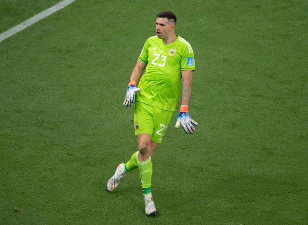 Suma impresionantă pentru care eu fost vândute mănuşile lui Emiliano Martinez din finala CM! Banii vor fi donați_5