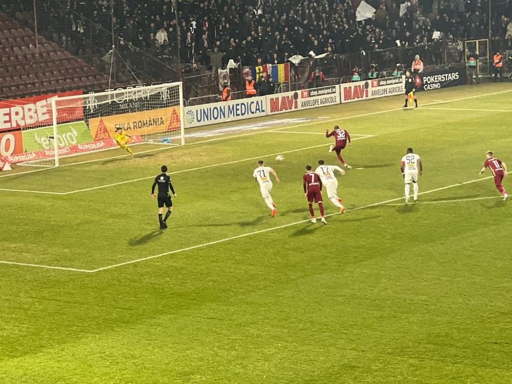 CFR Cluj - U Cluj 4-0 | Au pus mână de la mână! Victorie clară pentru echipa lui Petrescu în derby-ul orașului_3
