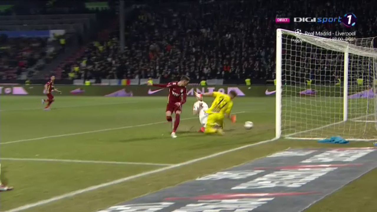 CFR Cluj - U Cluj 4-0 | Au pus mână de la mână! Victorie clară pentru echipa lui Petrescu în derby-ul orașului_5