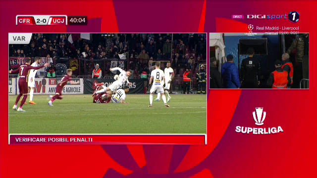 Fază controversată în CFR Cluj - U Cluj! Marcel Bîrsan a consultat VAR-ul și a acordat penalty_8