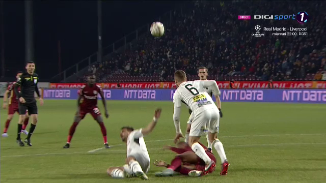 Fază controversată în CFR Cluj - U Cluj! Marcel Bîrsan a consultat VAR-ul și a acordat penalty_10