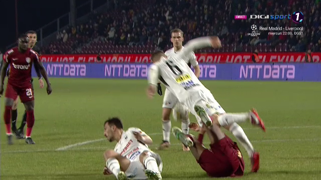 Fază controversată în CFR Cluj - U Cluj! Marcel Bîrsan a consultat VAR-ul și a acordat penalty_13