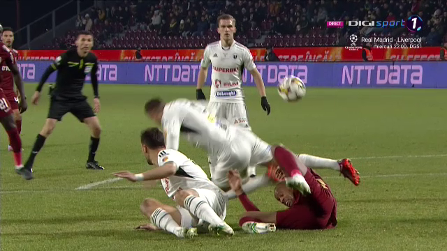 Fază controversată în CFR Cluj - U Cluj! Marcel Bîrsan a consultat VAR-ul și a acordat penalty_17