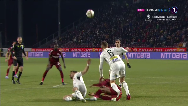 Fază controversată în CFR Cluj - U Cluj! Marcel Bîrsan a consultat VAR-ul și a acordat penalty_19
