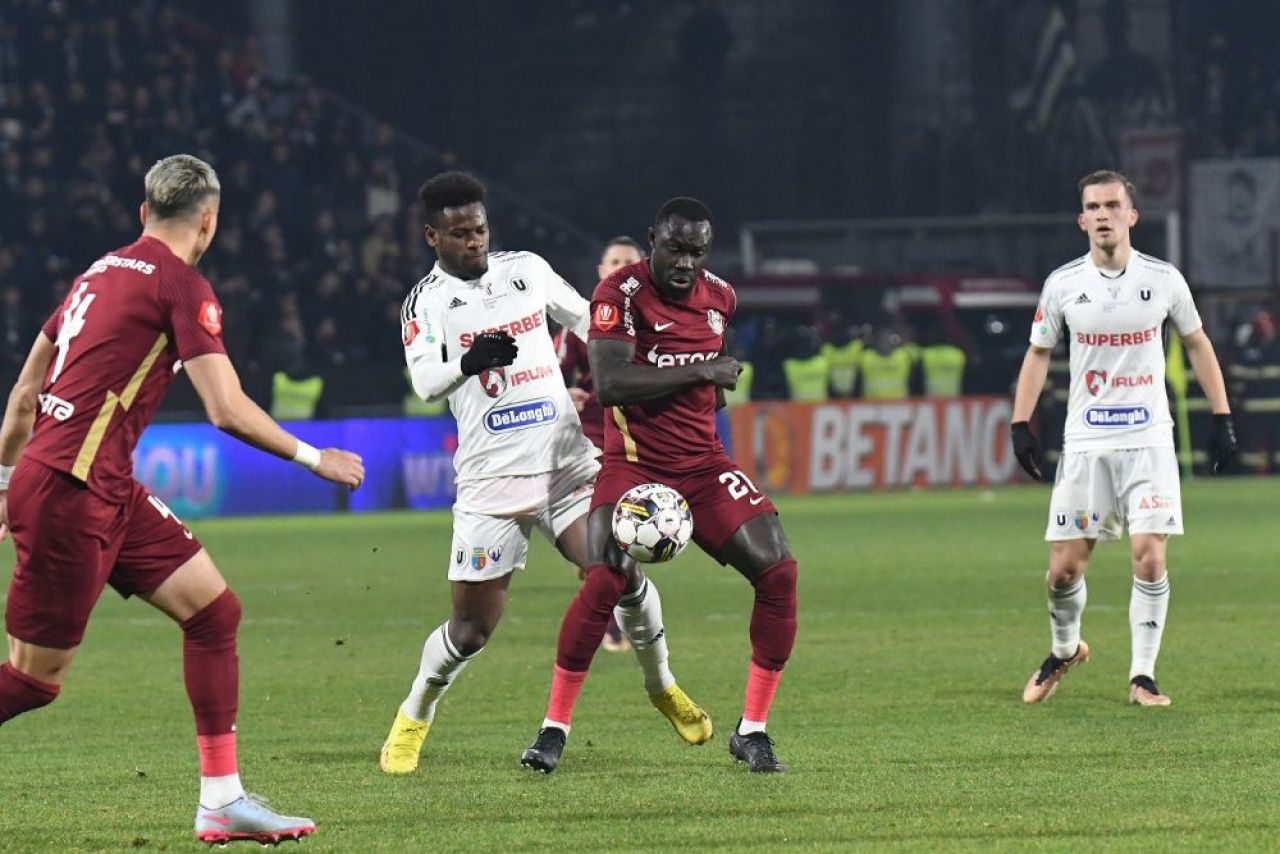 CFR Cluj - U Cluj 4-0 | Au pus mână de la mână! Victorie clară pentru echipa lui Petrescu în derby-ul orașului_9