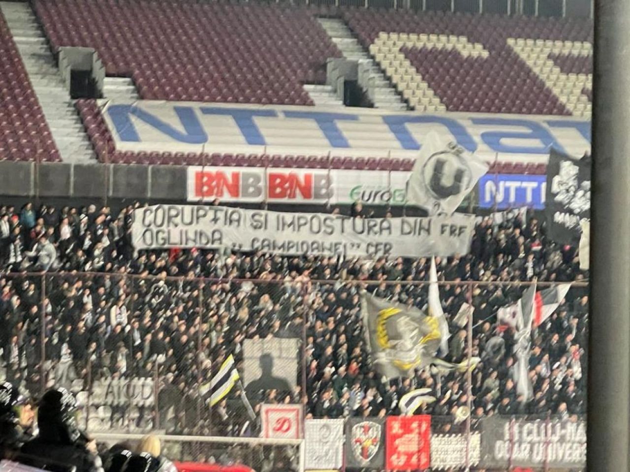 CFR Cluj - U Cluj | Ce bannere au afișat cele două galerii la derby-ul din Gruia_6
