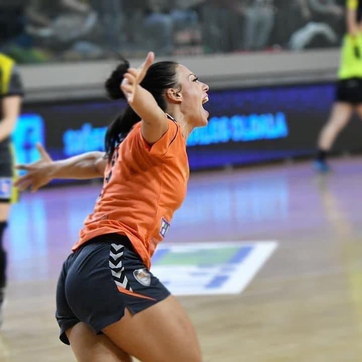 E frumoasă foc, e medaliată la Mondiale cu Danemarca și va juca în Liga Florilor din viitorul sezon!_2