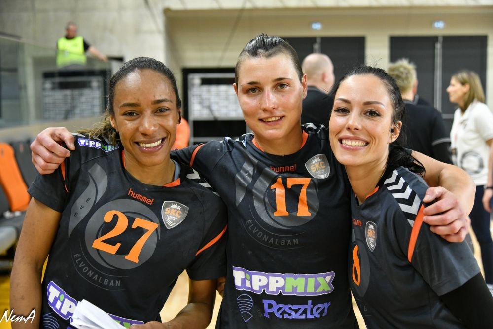 E frumoasă foc, e medaliată la Mondiale cu Danemarca și va juca în Liga Florilor din viitorul sezon!_4