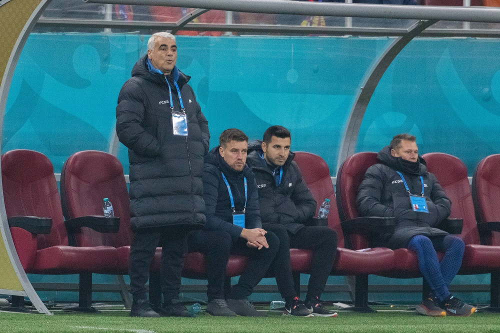 FCSB și-a găsit antrenor? Tehnicianul dispus să stea la masă cu oficialii &bdquo;roș-albaștrilor&rdquo;: &bdquo;Iau &icirc;n calcul orice ofertă!&rdquo;