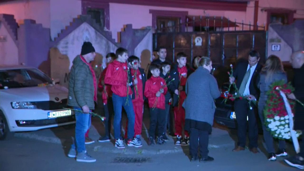 „Acum un an se antrena mai tare decât sportivii!” Imagini emoționante de la priveghiul lui Rudel Obreja_12