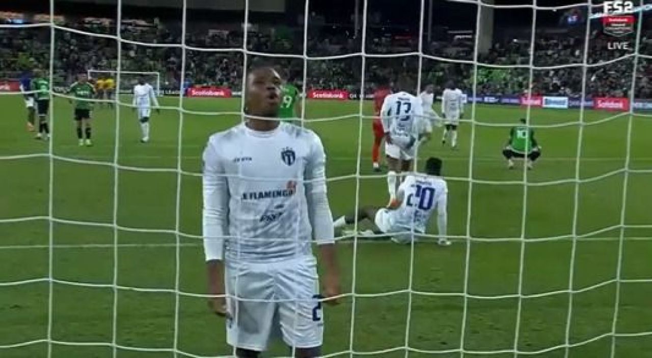 Au bătut cu 3-0 în Champions League, dar la retur doar 10 jucători au primit viză! Ce s-a întâmplat pe teren e „desprins din cărți”_12