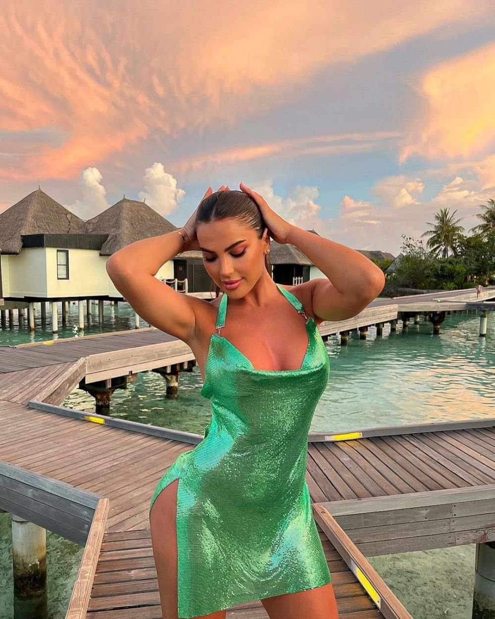 Neymar a pus ochii pe o româncă! Cine este Adriana Paul, focoasa brunetă pe care o urmărește pe Instagram _21