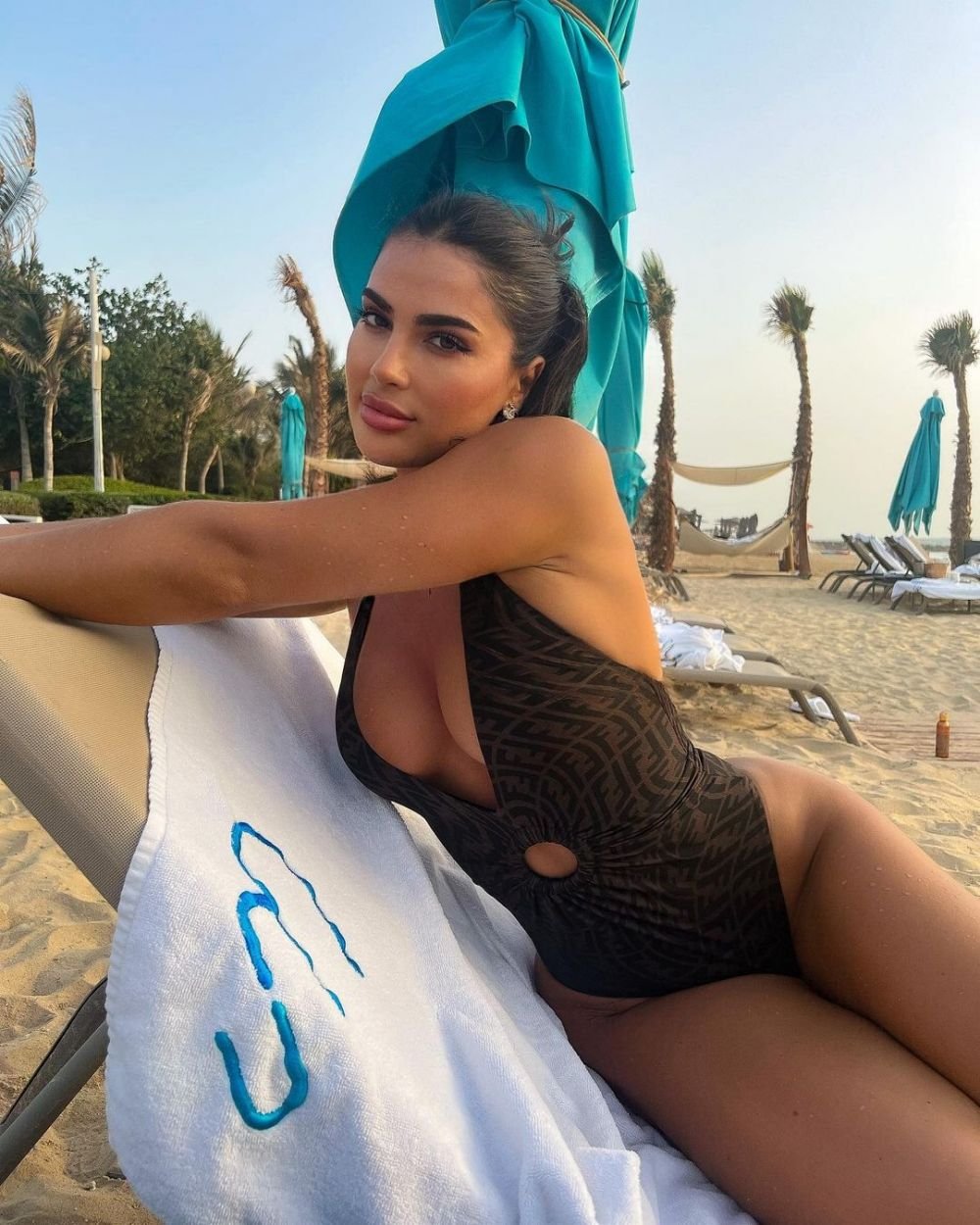 Neymar a pus ochii pe o româncă! Cine este Adriana Paul, focoasa brunetă pe care o urmărește pe Instagram _27