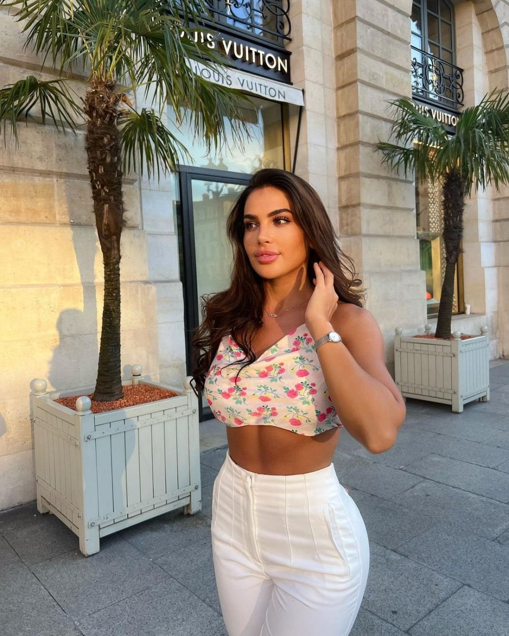 Neymar a pus ochii pe o româncă! Cine este Adriana Paul, focoasa brunetă pe care o urmărește pe Instagram _49