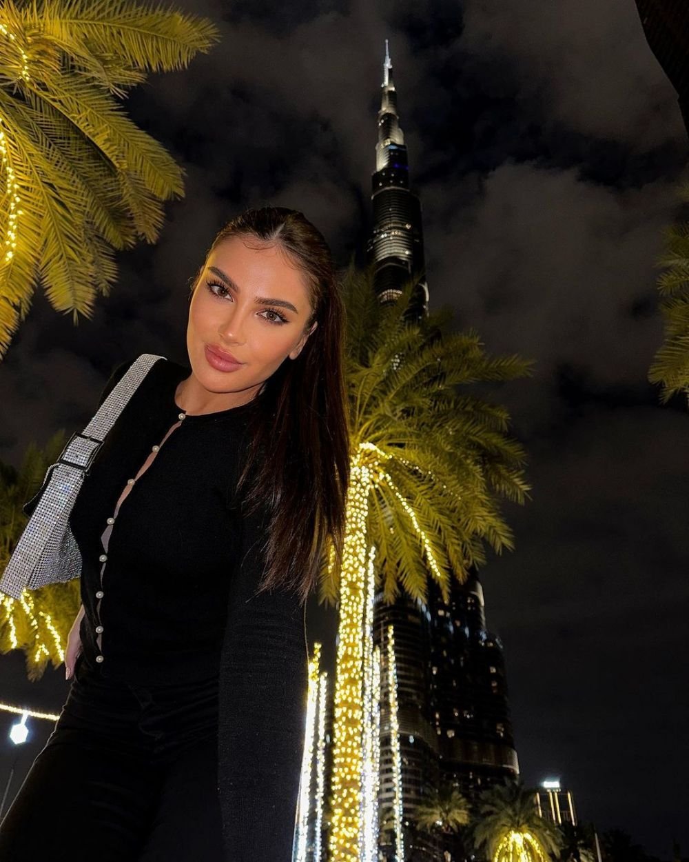 Neymar a pus ochii pe o româncă! Cine este Adriana Paul, focoasa brunetă pe care o urmărește pe Instagram _51