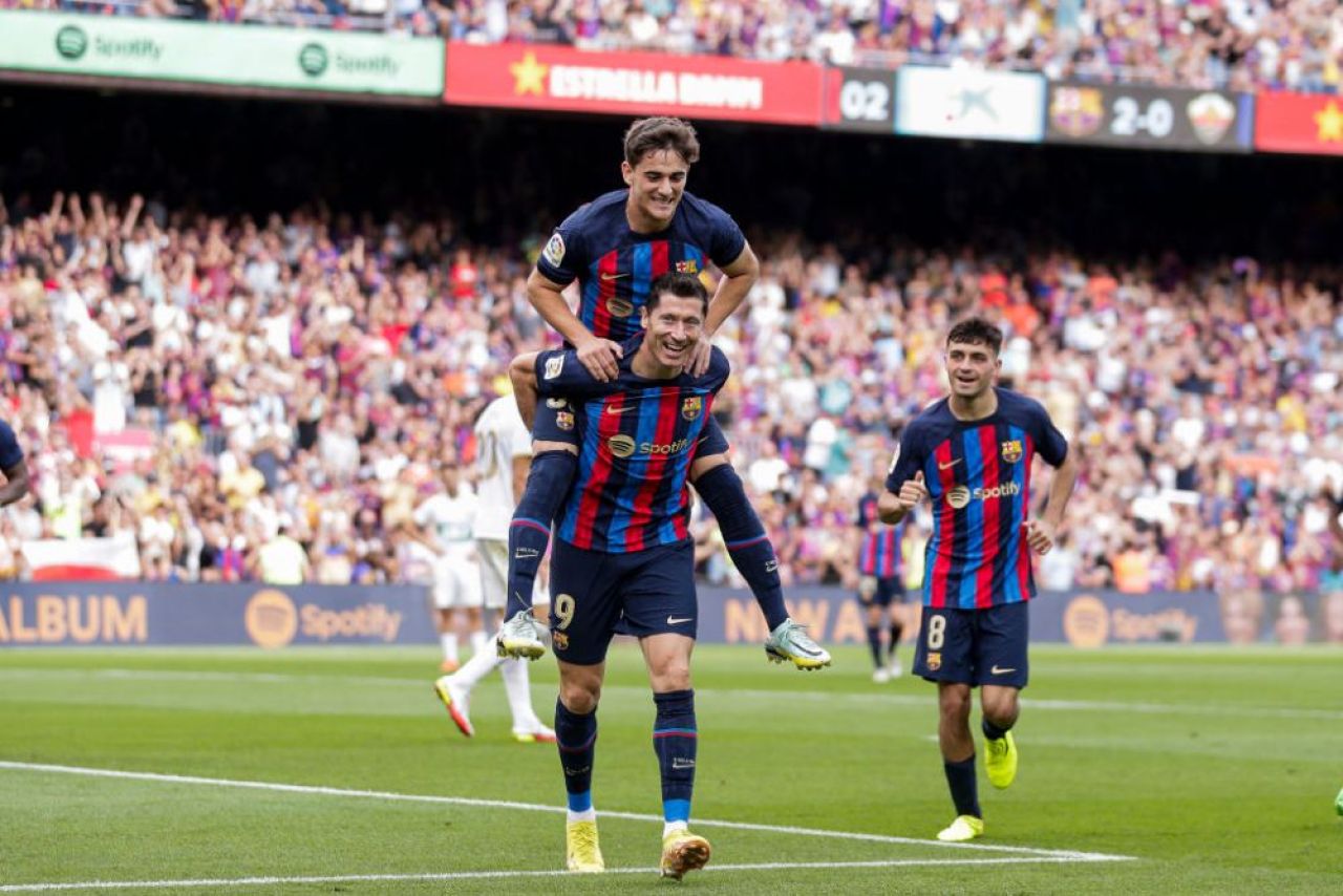 Cât costă tricourile special realizate pentru El Clasico! Catalanii pun în vânzare un număr limitat, cu semnăturile jucătorilor_1