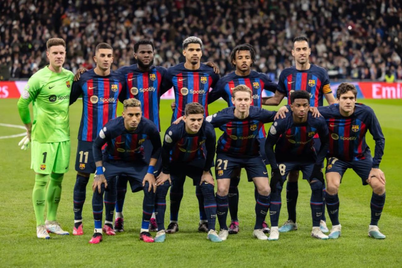 Cât costă tricourile special realizate pentru El Clasico! Catalanii pun în vânzare un număr limitat, cu semnăturile jucătorilor_2