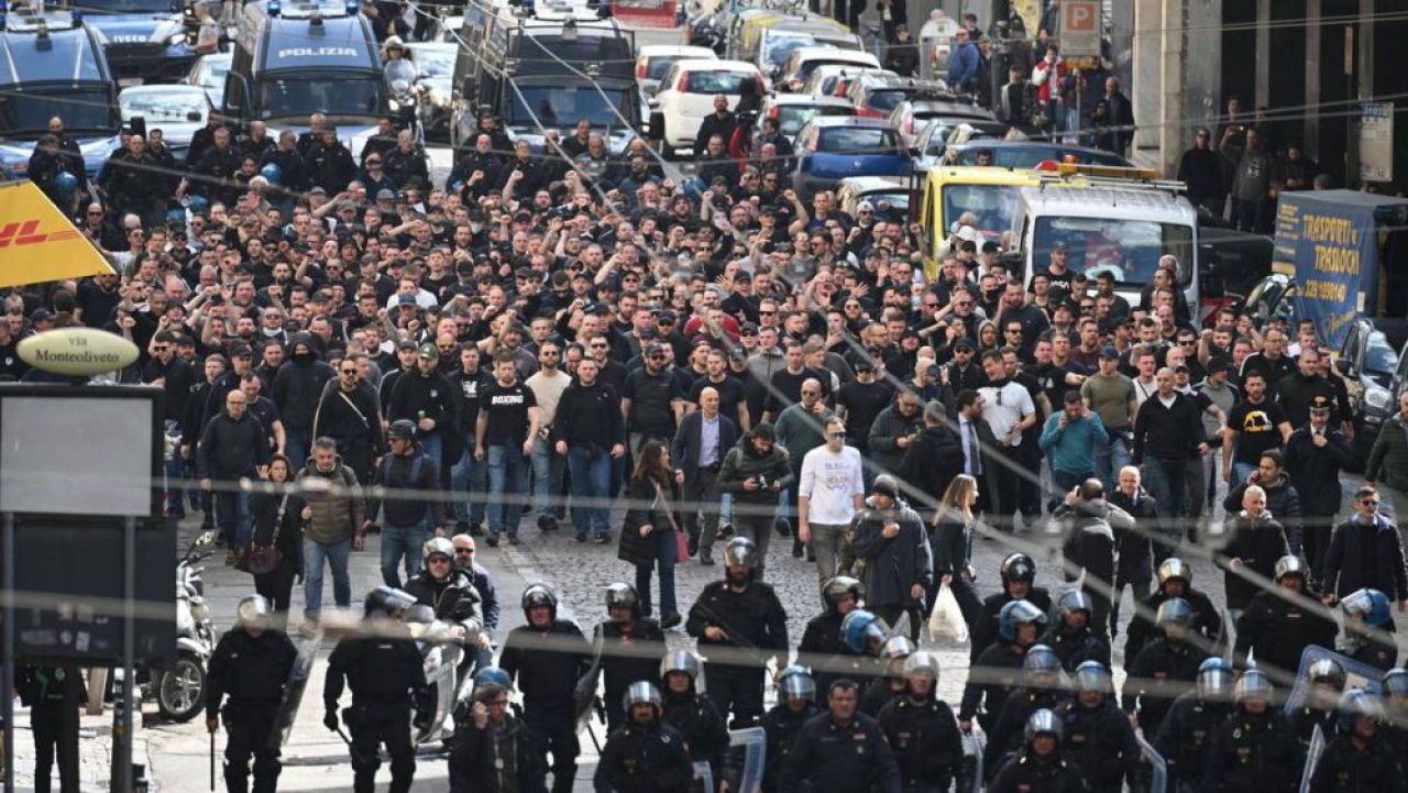Nebunie pe străzile din Napoli! Suporterii