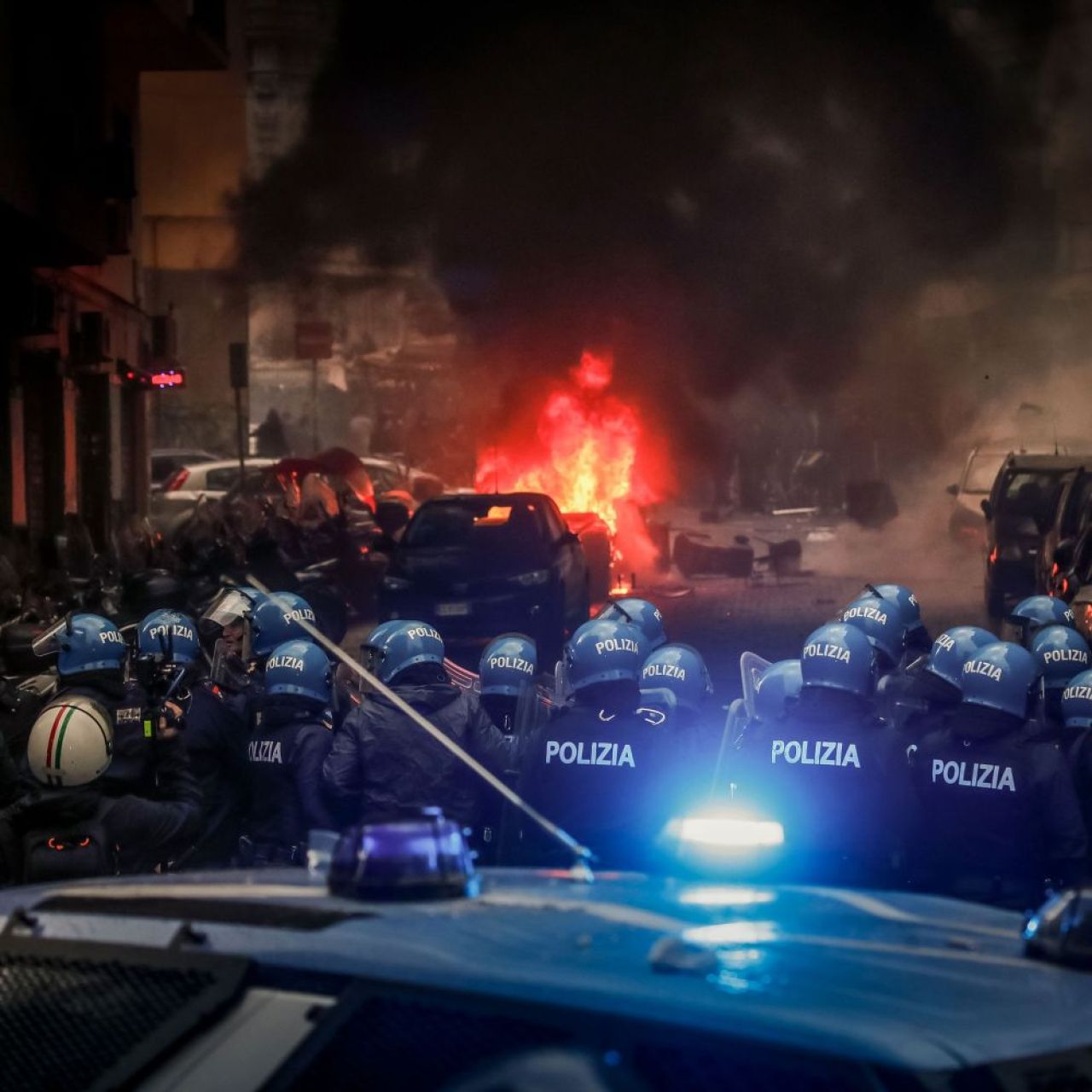 S-a lăsat cu arestări după incidentele violente de la Napoli! Anunțul făcut de poliția italiană _4