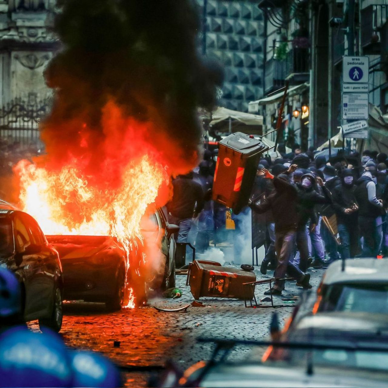 S-a lăsat cu arestări după incidentele violente de la Napoli! Anunțul făcut de poliția italiană _6