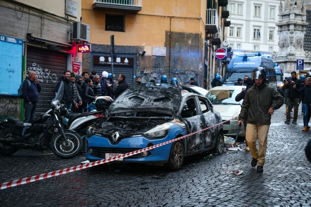 S-a lăsat cu arestări după incidentele violente de la Napoli! Anunțul făcut de poliția italiană _9